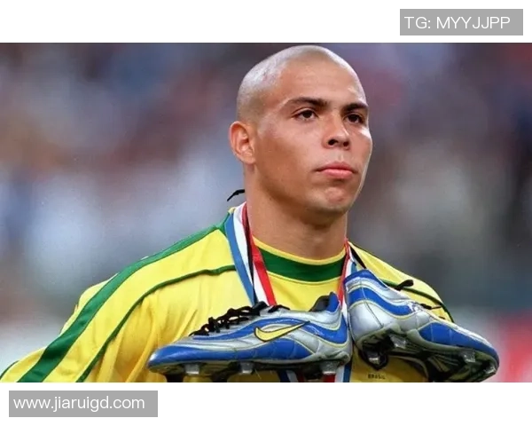 巴里足球球星闪耀赛场 揭示他背后的训练与心路历程 巴里足球球星闪耀赛场 揭示他背后的训练与心路历程