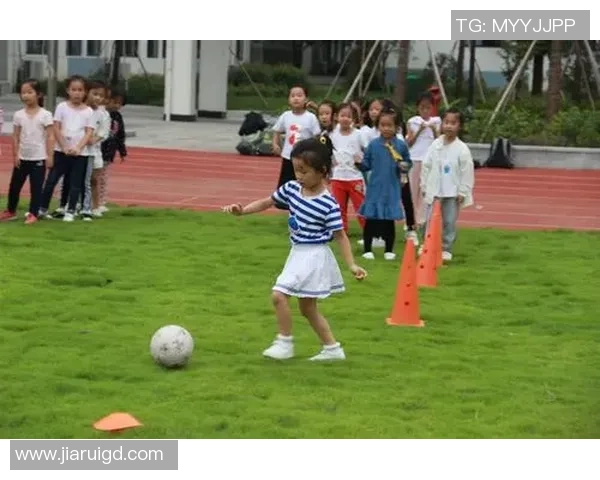 足球明星儿女主播们的成长故事与荧幕风采揭秘 足球明星儿女主播们的成长故事与荧幕风采揭秘