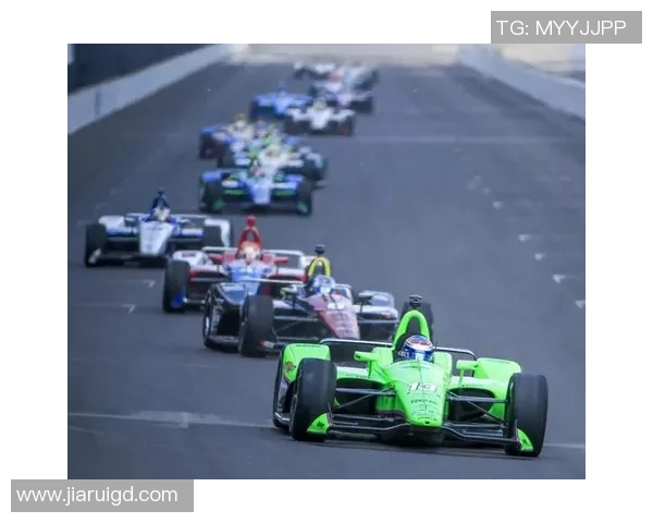 F1车手与足球球星同框合影 展现速度与激情的完美碰撞 F1车手与足球球星同框合影 展现速度与激情的完美碰撞